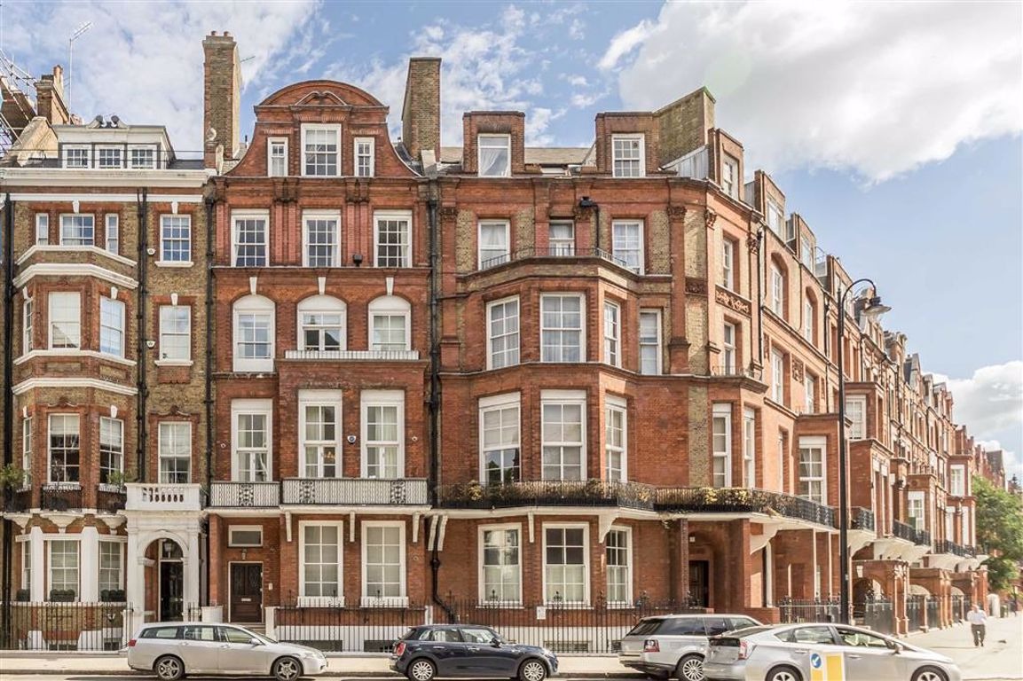 Pont Street, Knightsbridge SW1X (4)